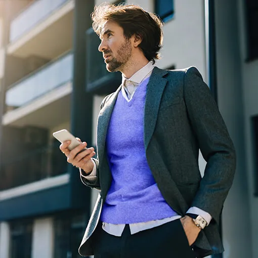Proget mobility management for mobile workers, man with company mobile device