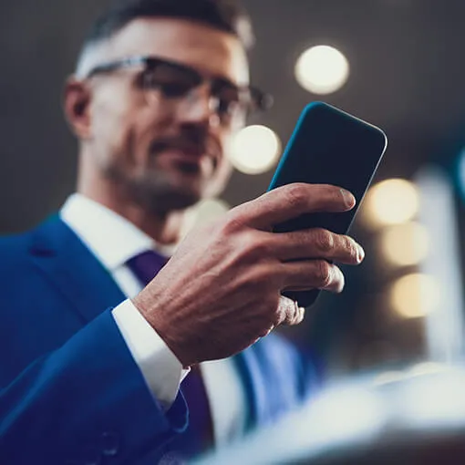 Proget mobility management, man with phone